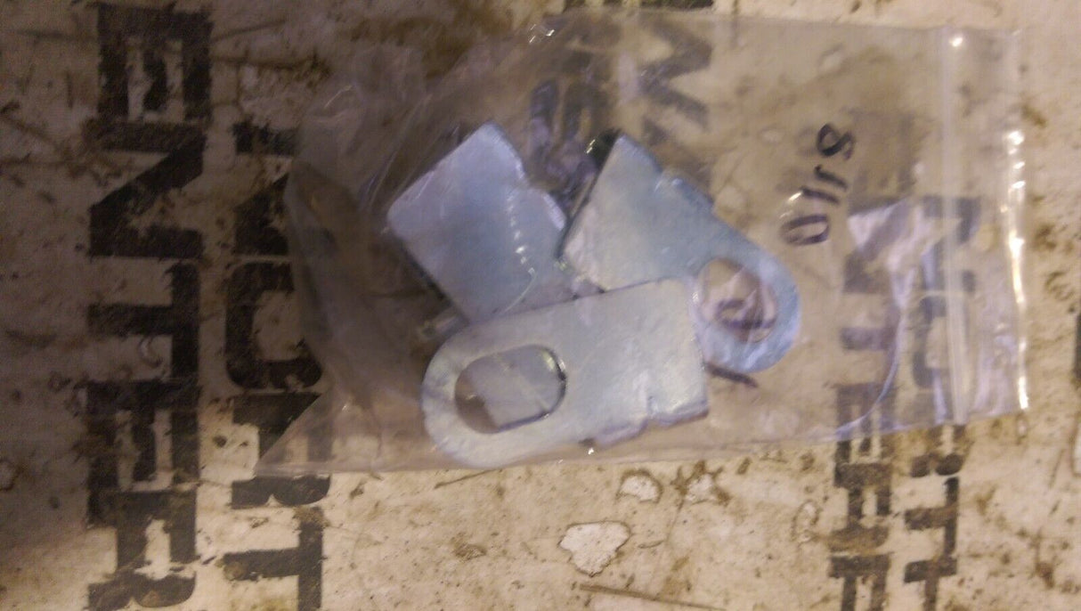 CATERPILLAR 116-0118: CLIP LOT OF 4 CLIPS