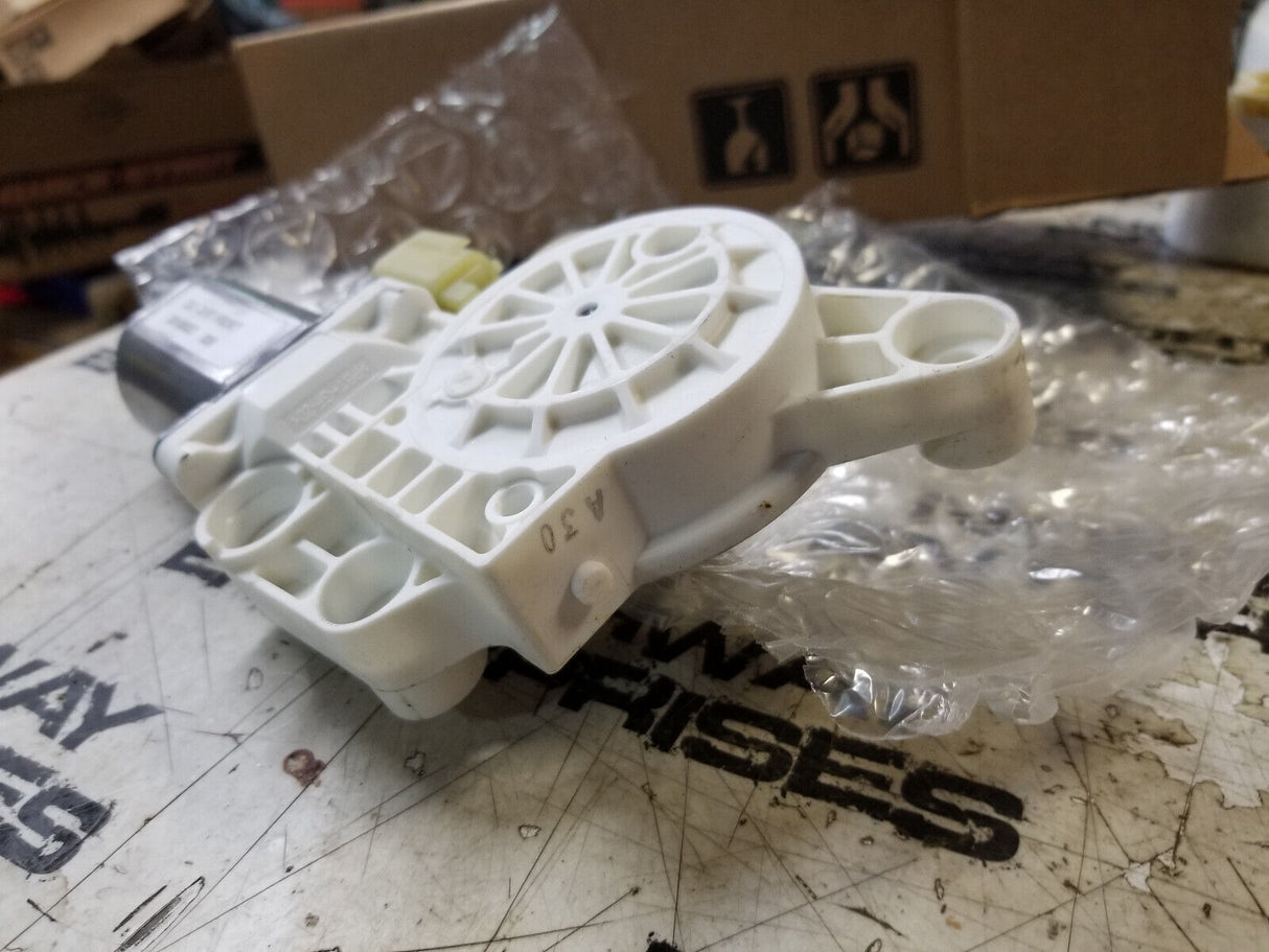 2013 Dodge Caravan Front Right Power Window Motor 68030656AA