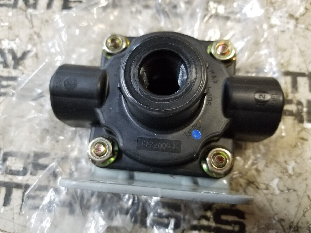 Bendix 802743 Air Brake QRN Quick Release Valve 3/8" NPT