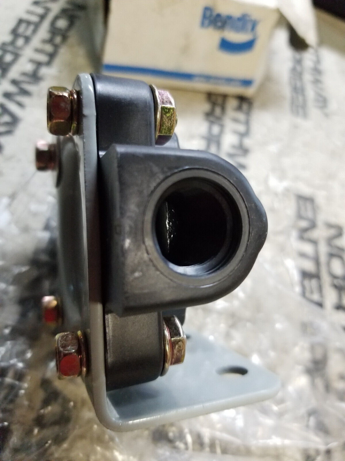 Bendix 802743 Air Brake QRN Quick Release Valve 3/8" NPT