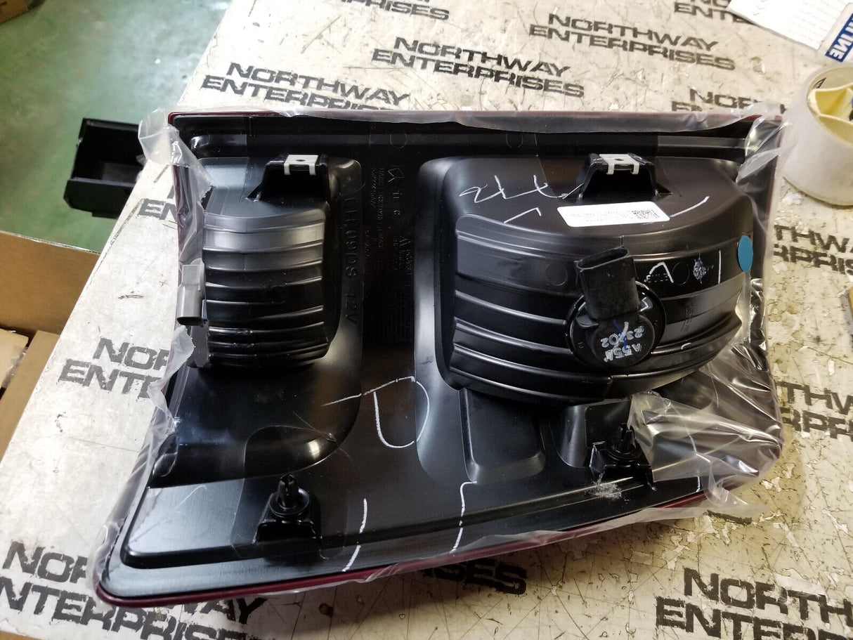 OEM MOPAR 55277415AF LH LEFT DRIVERS SIDE TAILLIGHT HALOGEN 2010-2019 RAM