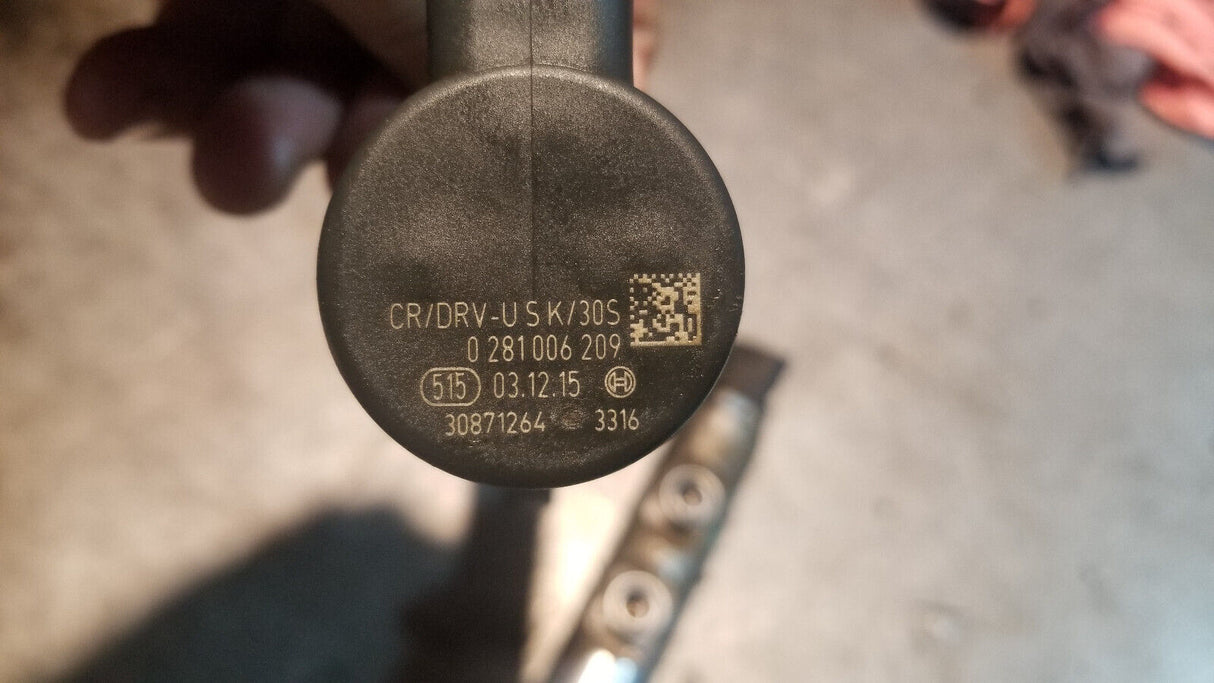 0445216050 0445216044 0281006209 2014-2019 3.0L EcoDiesel FUEL RAILS  ref142