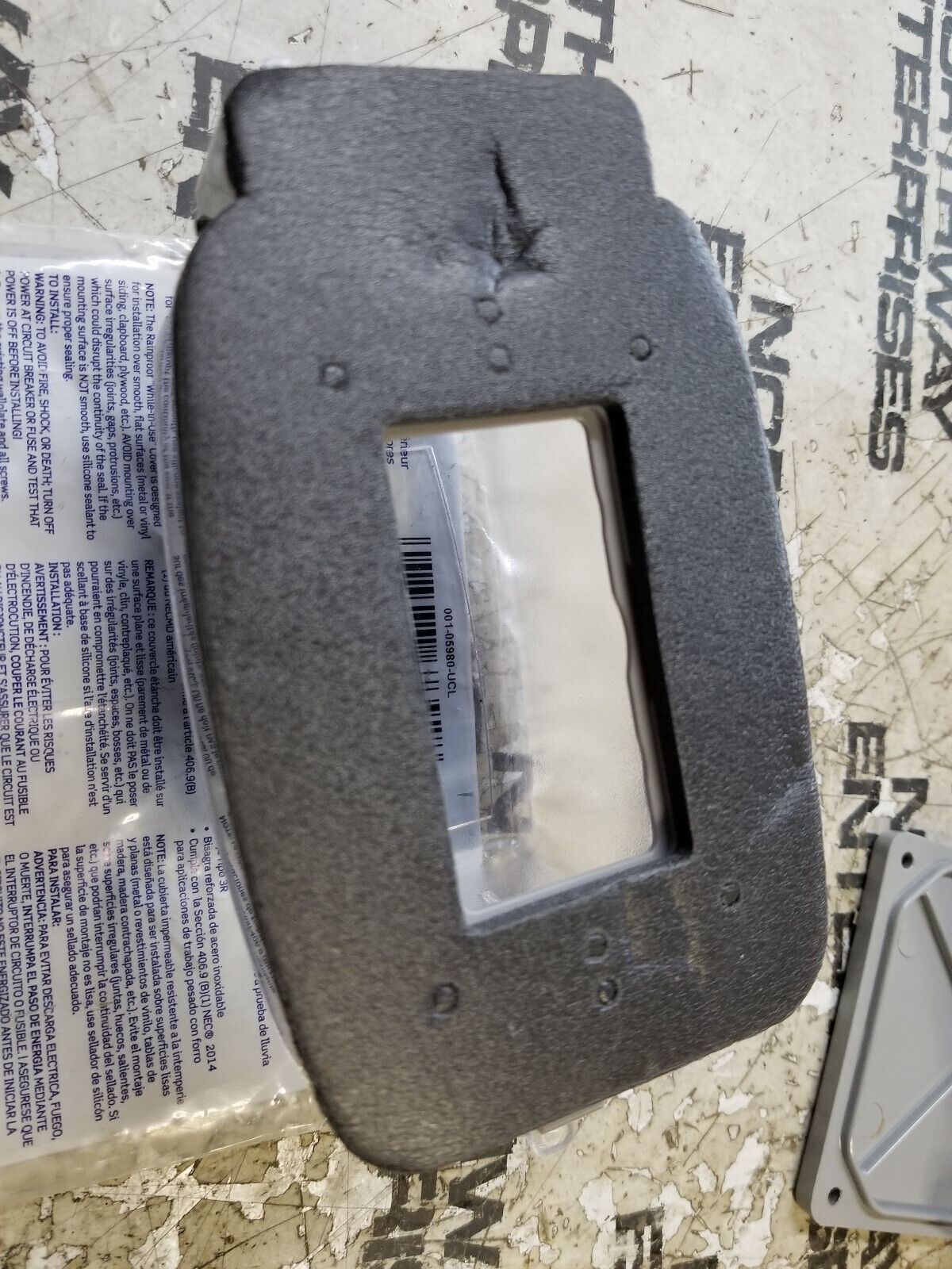 LEVITON 001-05980-UCL  1-Gang Extra Duty While-In-Use Cover