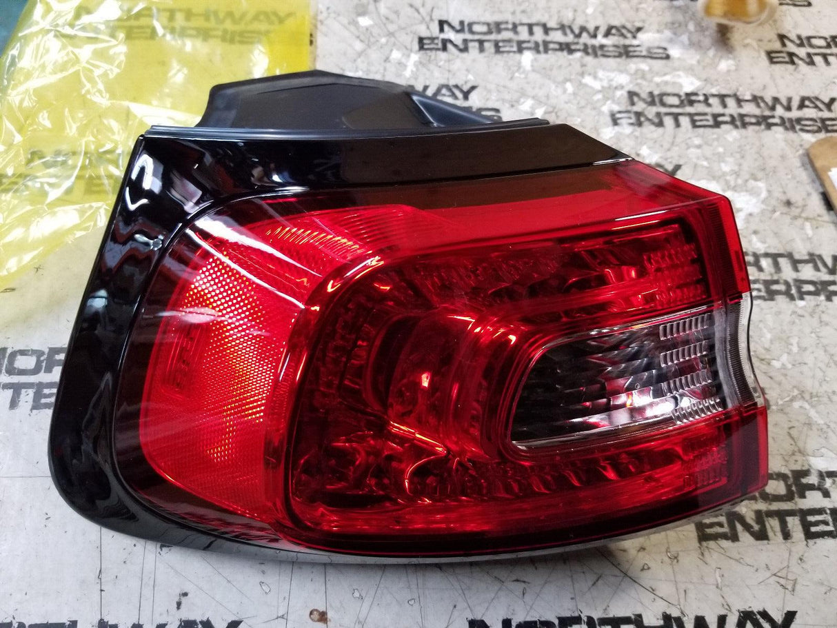 2014-18 Jeep Cherokee Lt Outer Tailight OEM Mopar 68102907AF