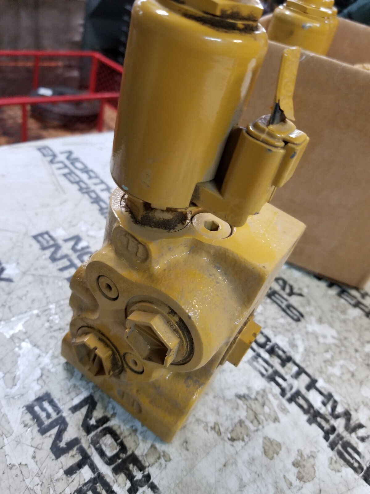 390-9225 CATERPILLAR VALVE 3909225 12V Retarding Brake Control Valve