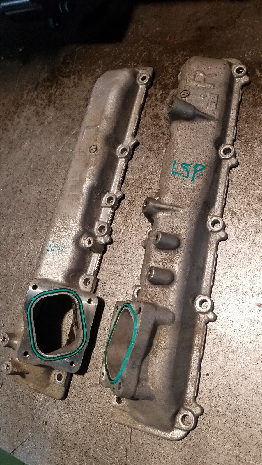 12643886 & 12643888 6.6L DURAMAX L5P INTAKE MANIFOLDS RUNNER 2017-2023