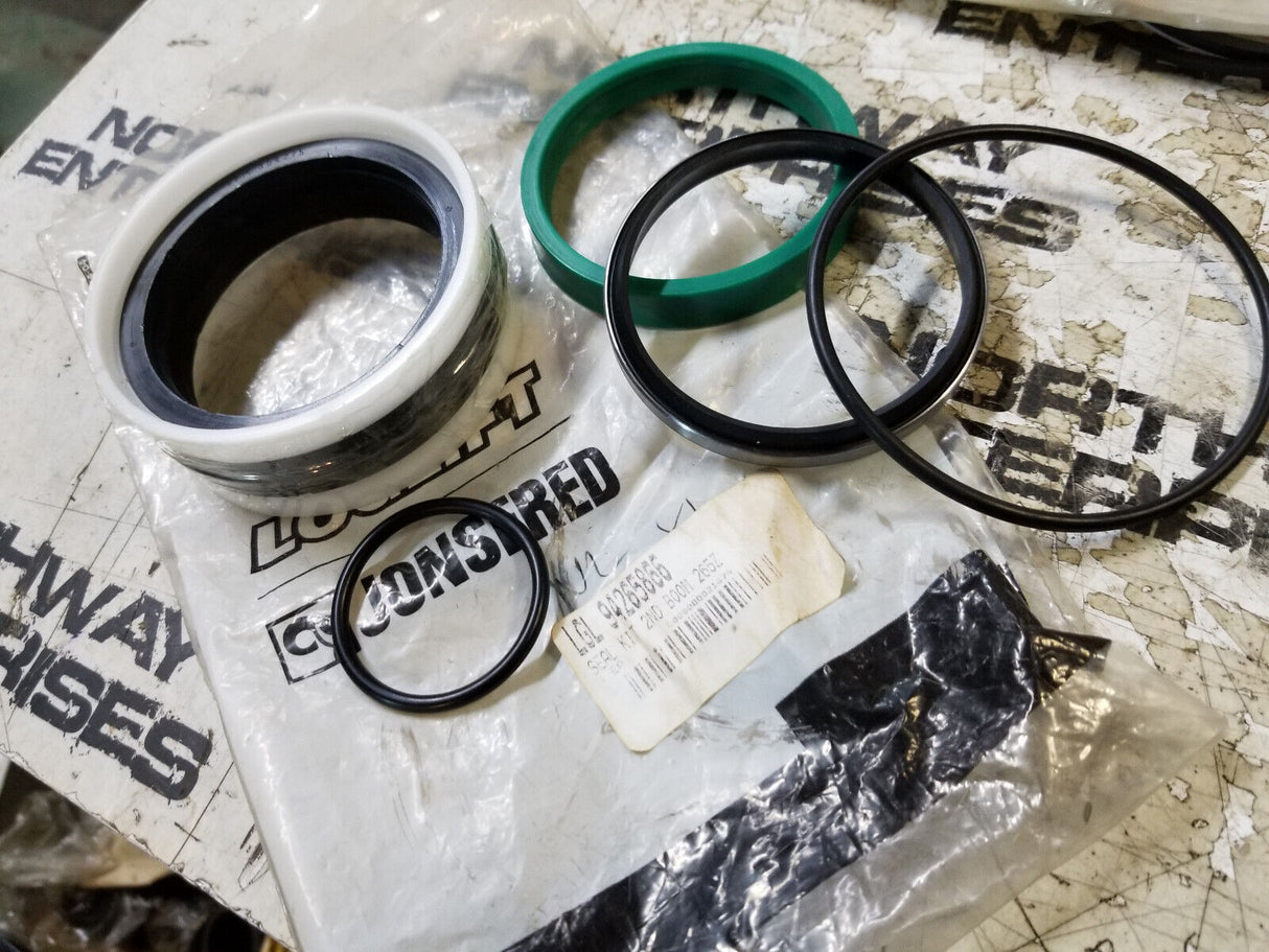 Loglift 165 Breakout Cylinder Seal Kit 215 PN: 94265866 (MISSING A SEAL)