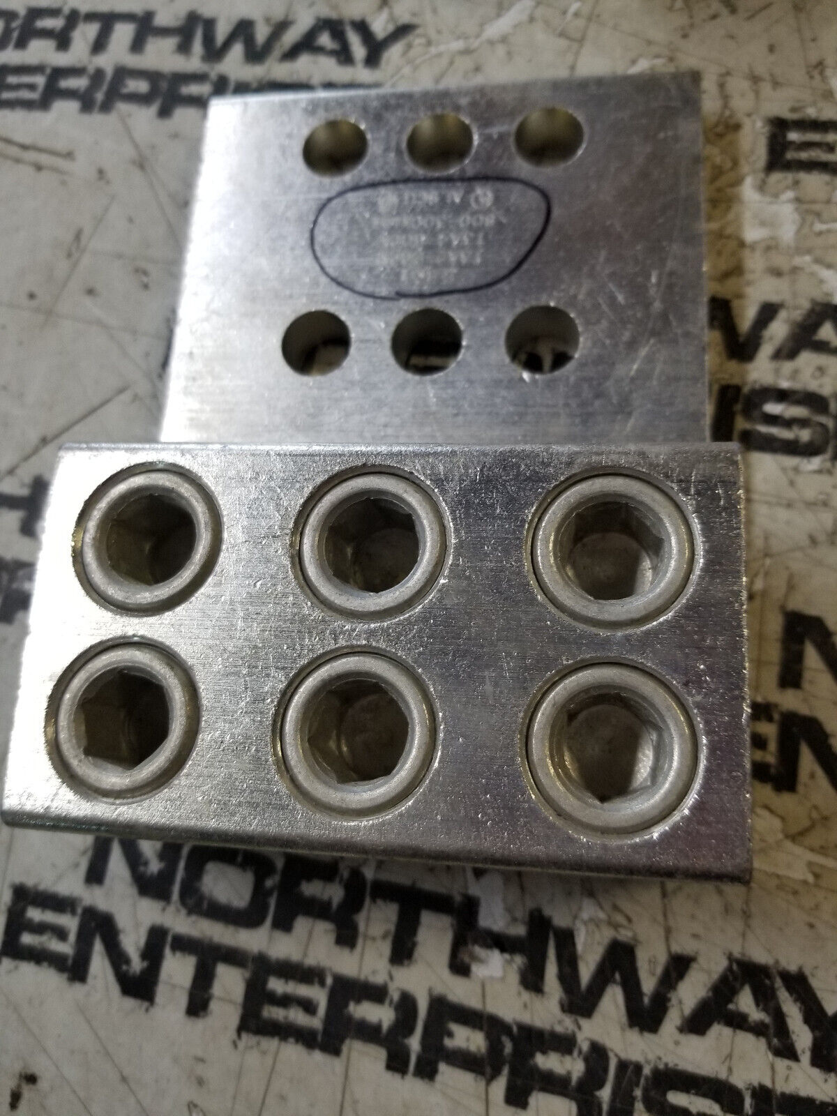 ILSCO T3A4-800N Terminal Lug Conductor Range 800-300