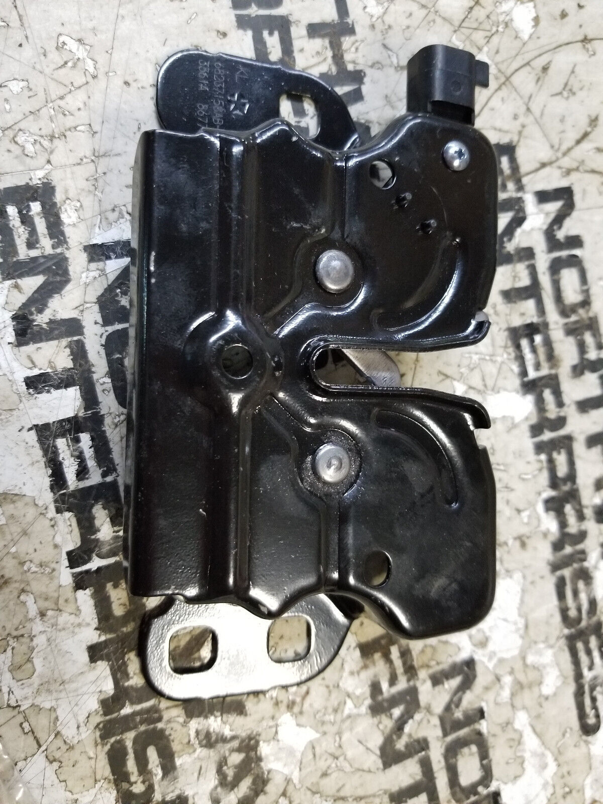 MOPAR LATCH 68237158AB