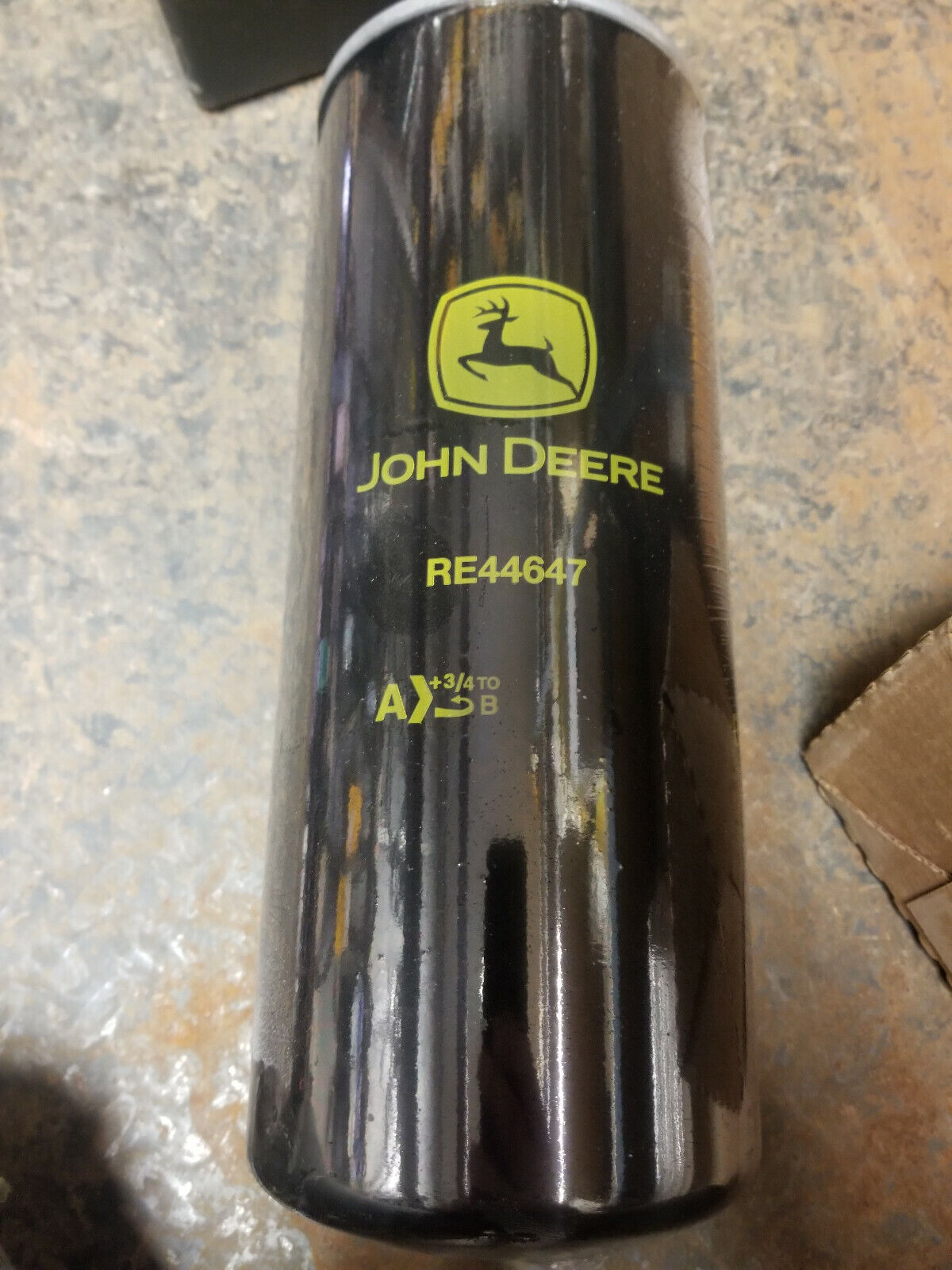 JOHN DEERE RE44647 ENGINE OIL FILTER