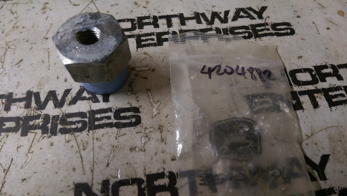 JOHN DEERE 4204882 ADAPTER PLUG