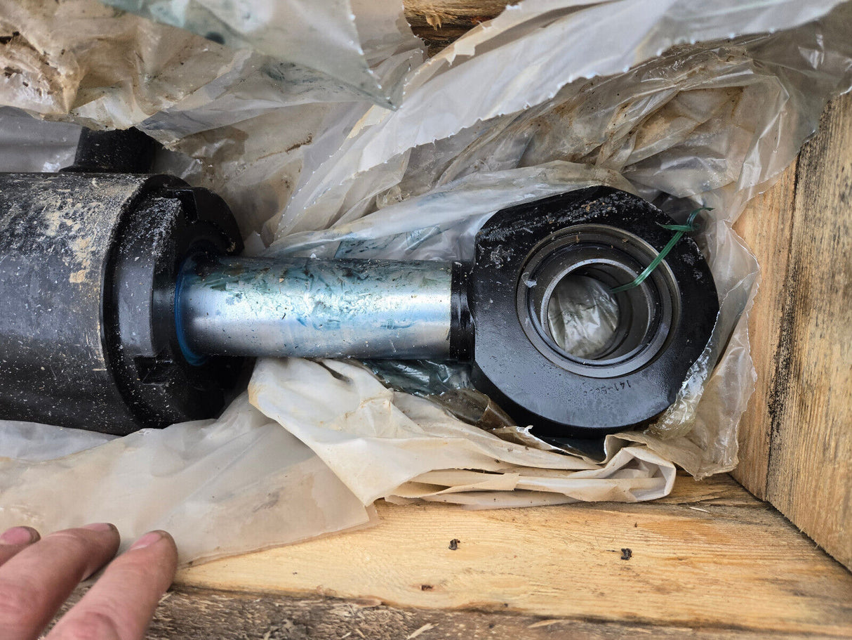Caterpillar 223-1335 Rod Eye End Steering Cylinder - for Articulated Dump Trucks