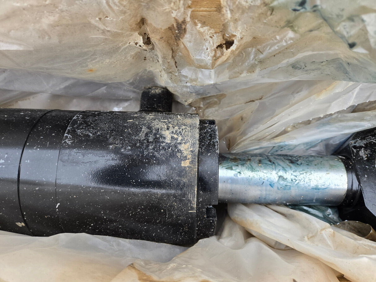 Caterpillar 223-1335 Rod Eye End Steering Cylinder - for Articulated Dump Trucks