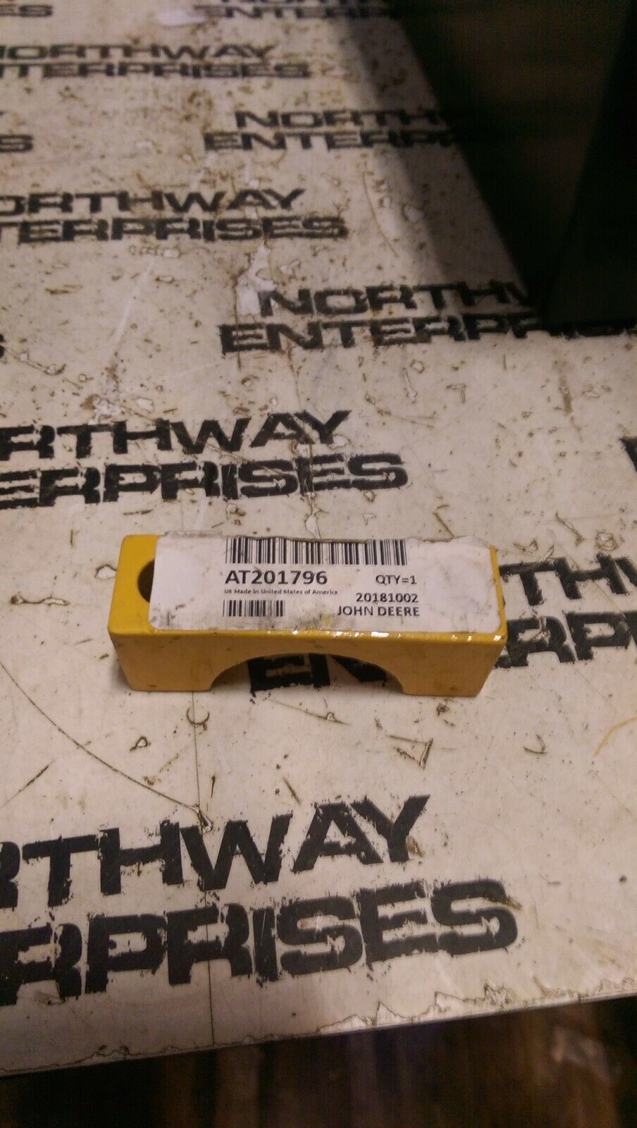 AT201796 JOHN DEERE CLAMP