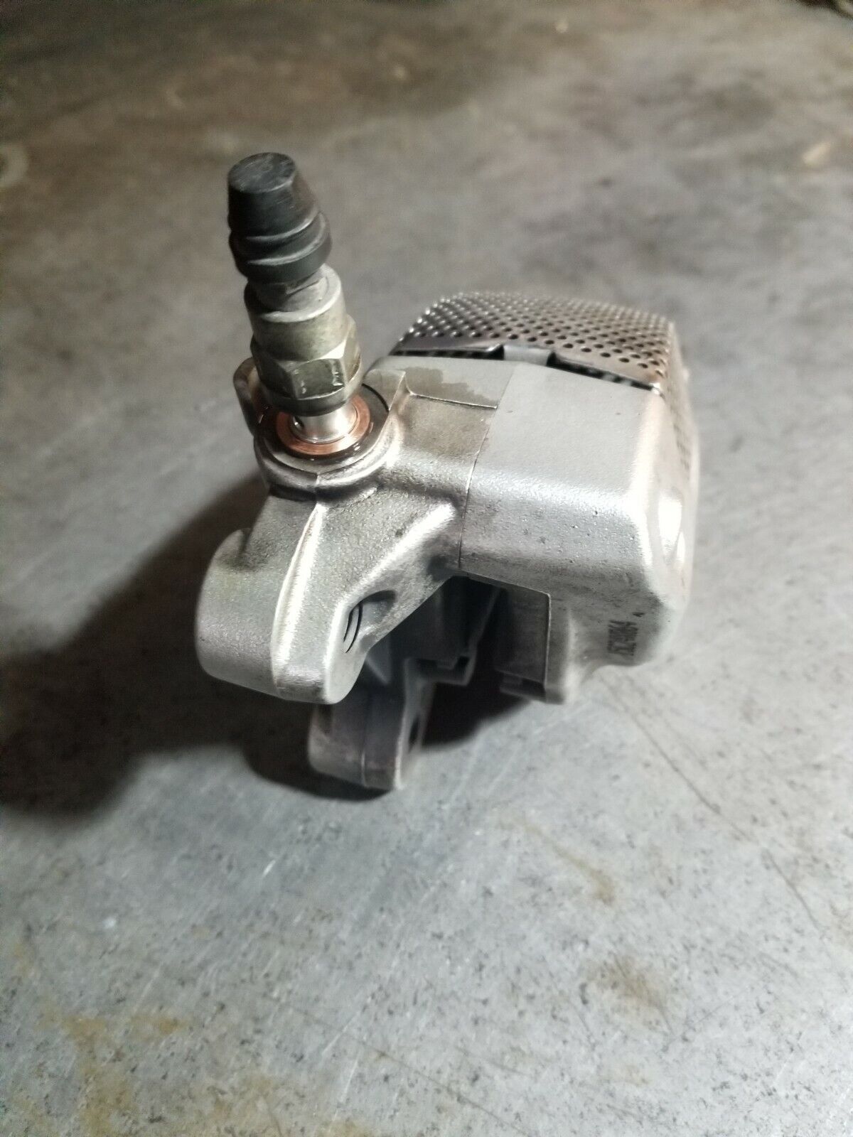 42938-08 HARLEY DAVIDSON CVO STREETGLIDE RH FRONT CALIPER SILVER
