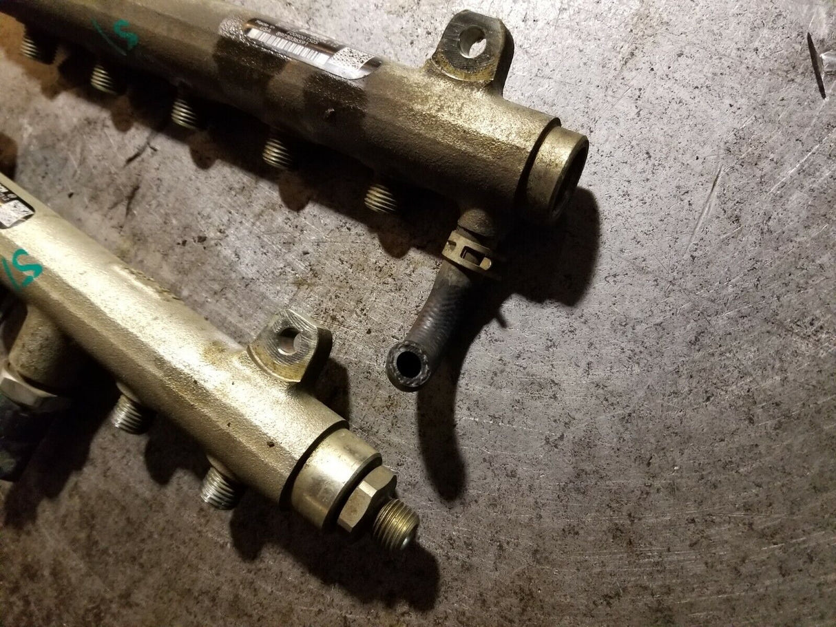 04 05 2004 2005 Chevy GMC 6.6 LLY Duramax Fuel Rails 8973036591 8973036580 r51
