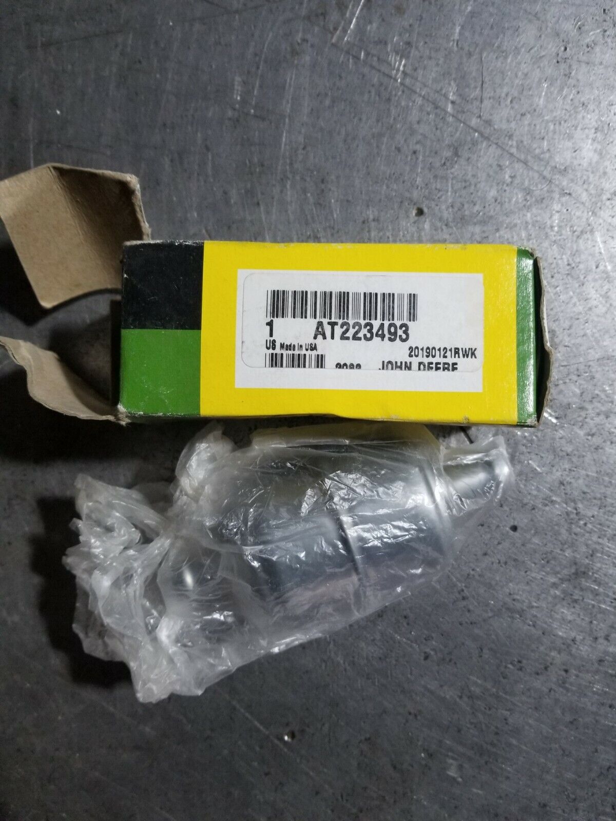 AT223493 JOHN DEERE FUEL FILTER
