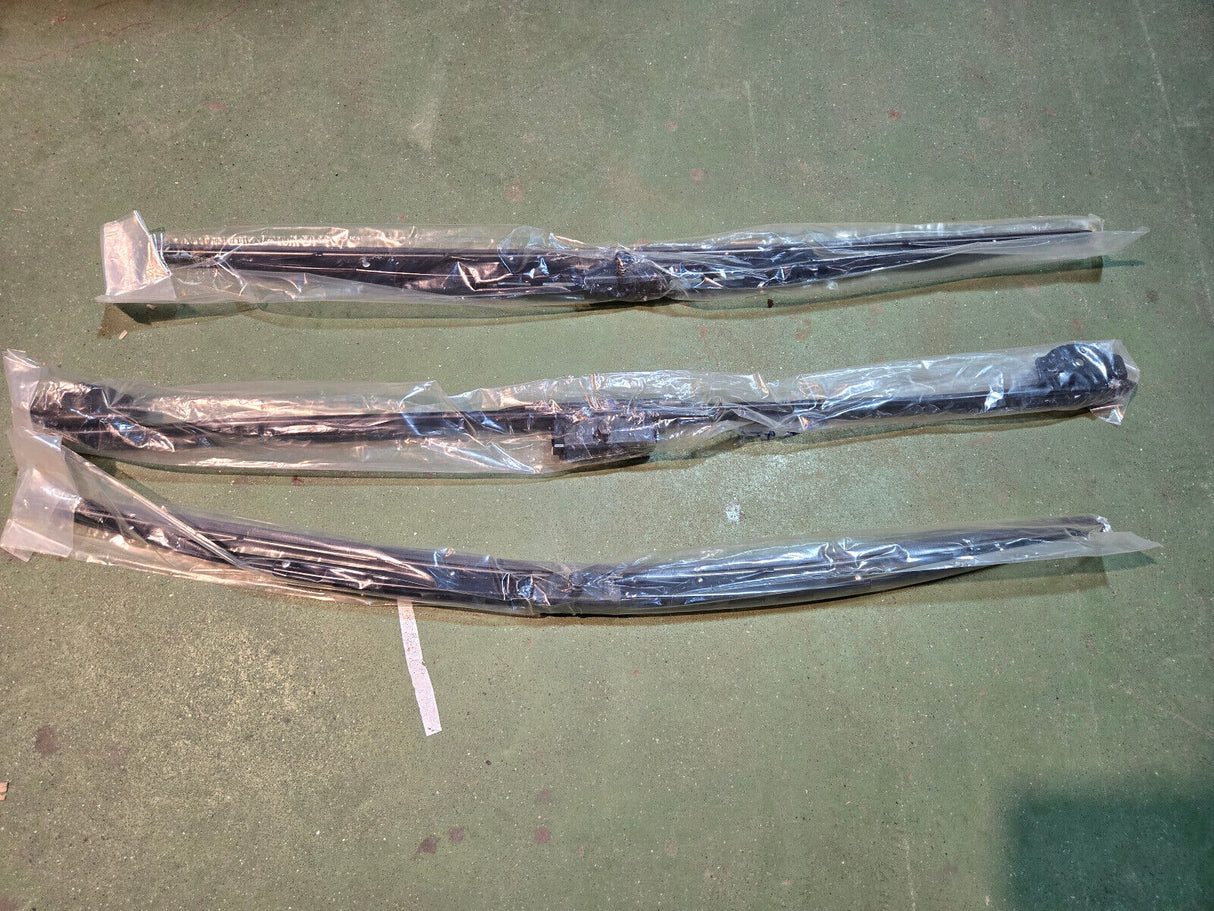CAT WIPER BLADE 425-2682 4252682 142-4884 kit contains 2 blades and 1 arm