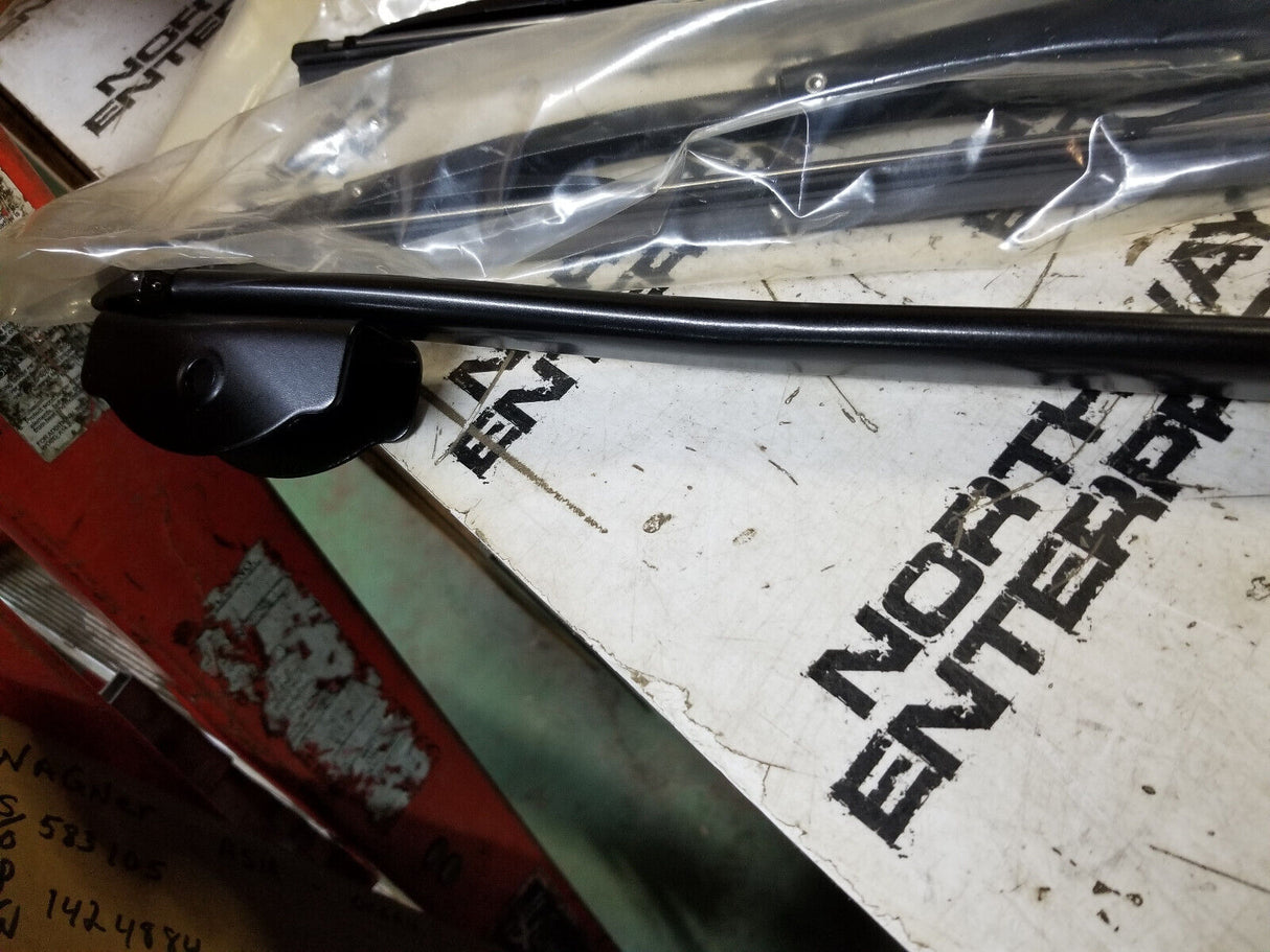 CAT WIPER BLADE 425-2682 4252682 142-4884 kit contains 2 blades and 1 arm