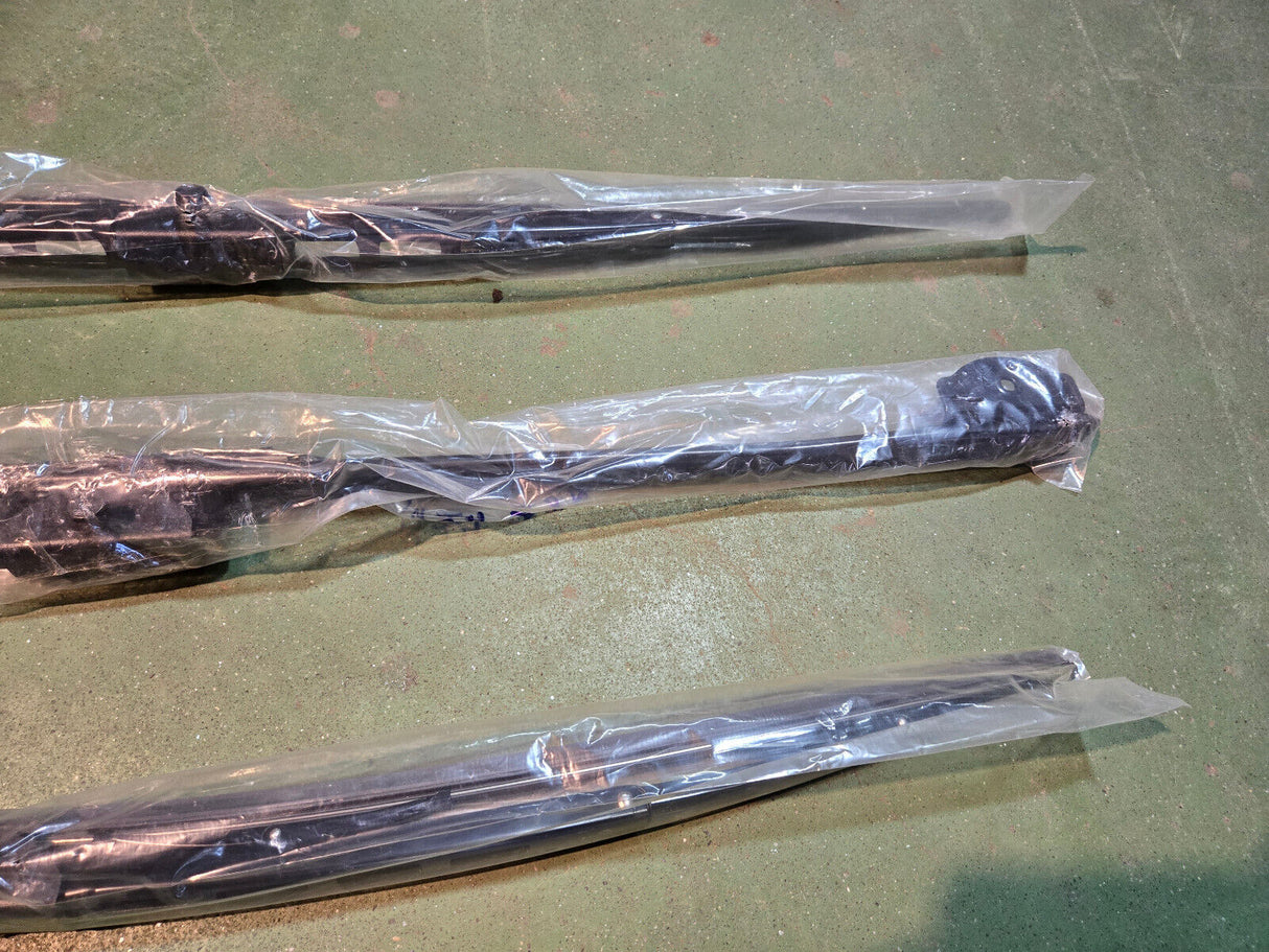 CAT WIPER BLADE 425-2682 4252682 142-4884 kit contains 2 blades and 1 arm