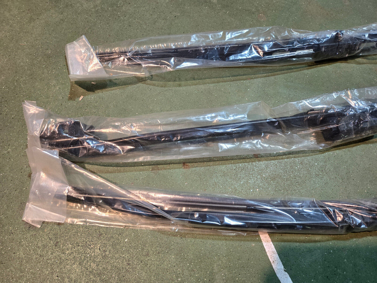 CAT WIPER BLADE 425-2682 4252682 142-4884 kit contains 2 blades and 1 arm