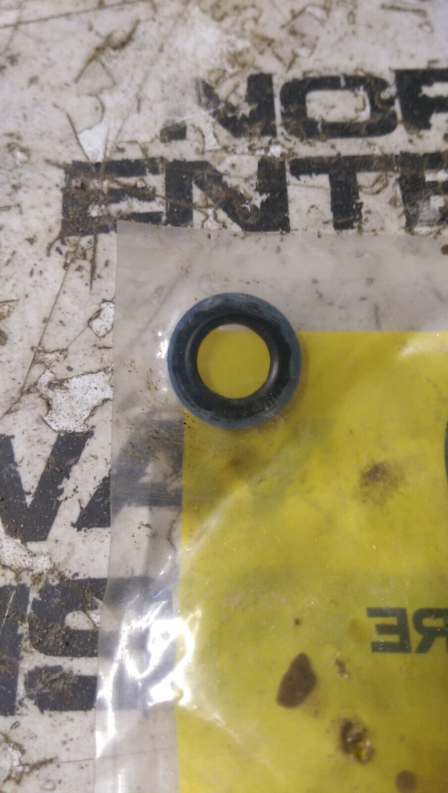 RE547702 JOHN DEERE SEAL