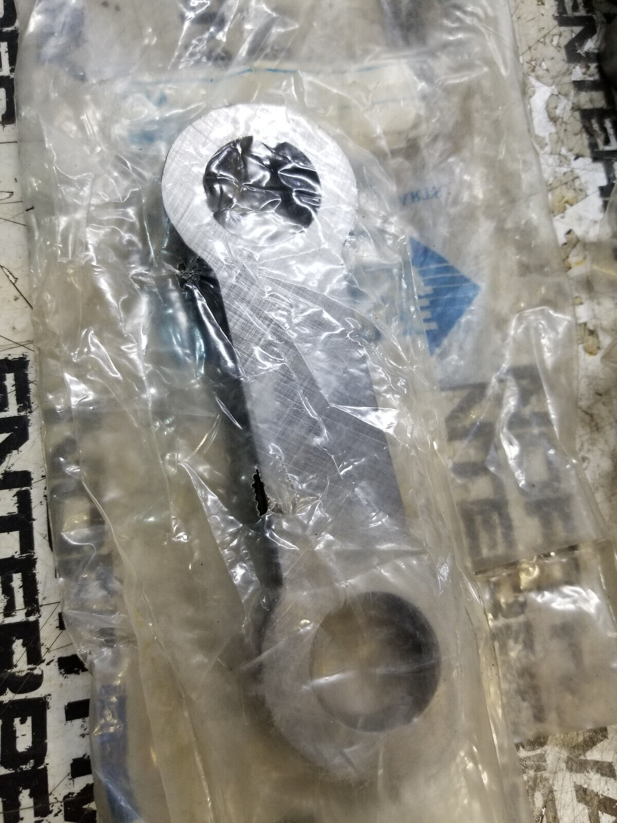 909891: Caterpillar/Towmotor Forklift LINK - TIE ROD CT909891