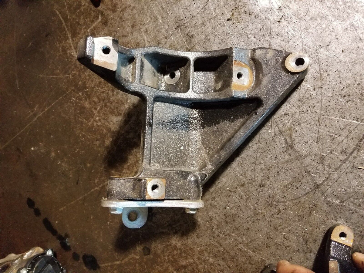 CUMMINS 5.0L USED OEM CRANKSHAFT NISSAN TITAN XD CEV8D1 MOUNT BRACKET 5113