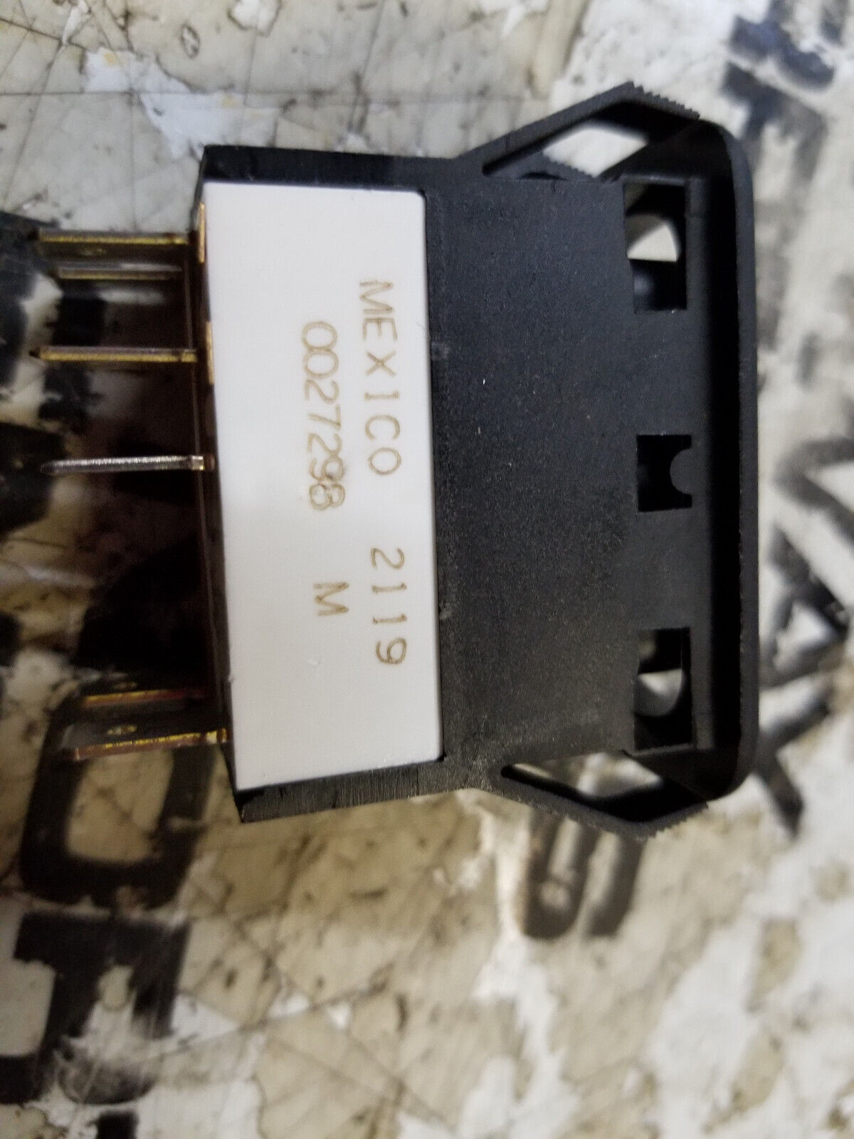 BLUEBIRD SWITCH, BASE, NGR, DPDT, ON-ON-ON Part # 10007754