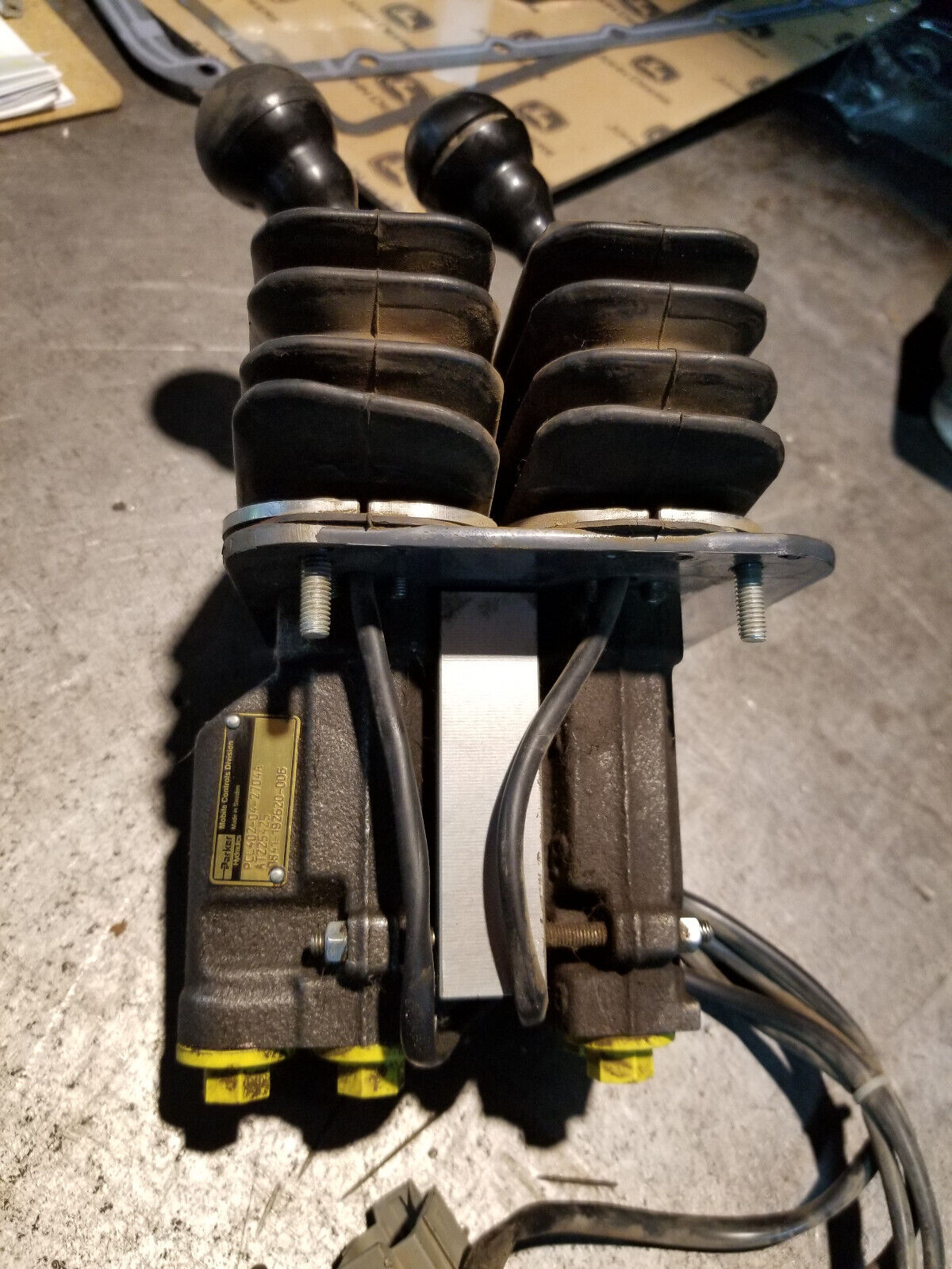 Parker PCL402-04-2704A AT225425 joystick for gear shift for excavator