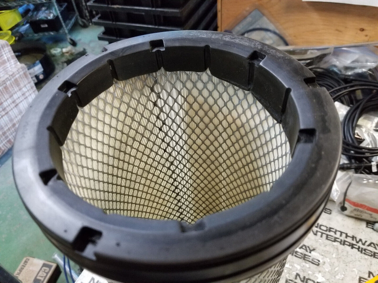 JOHN DEERE AIR FILTER TT220747