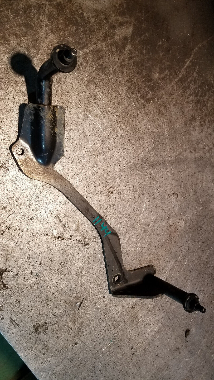 2013-2020 RAM 2500 3500 FAN GUARD SHROUD LOWER BRACKET OEM MOPAR 68160117AA