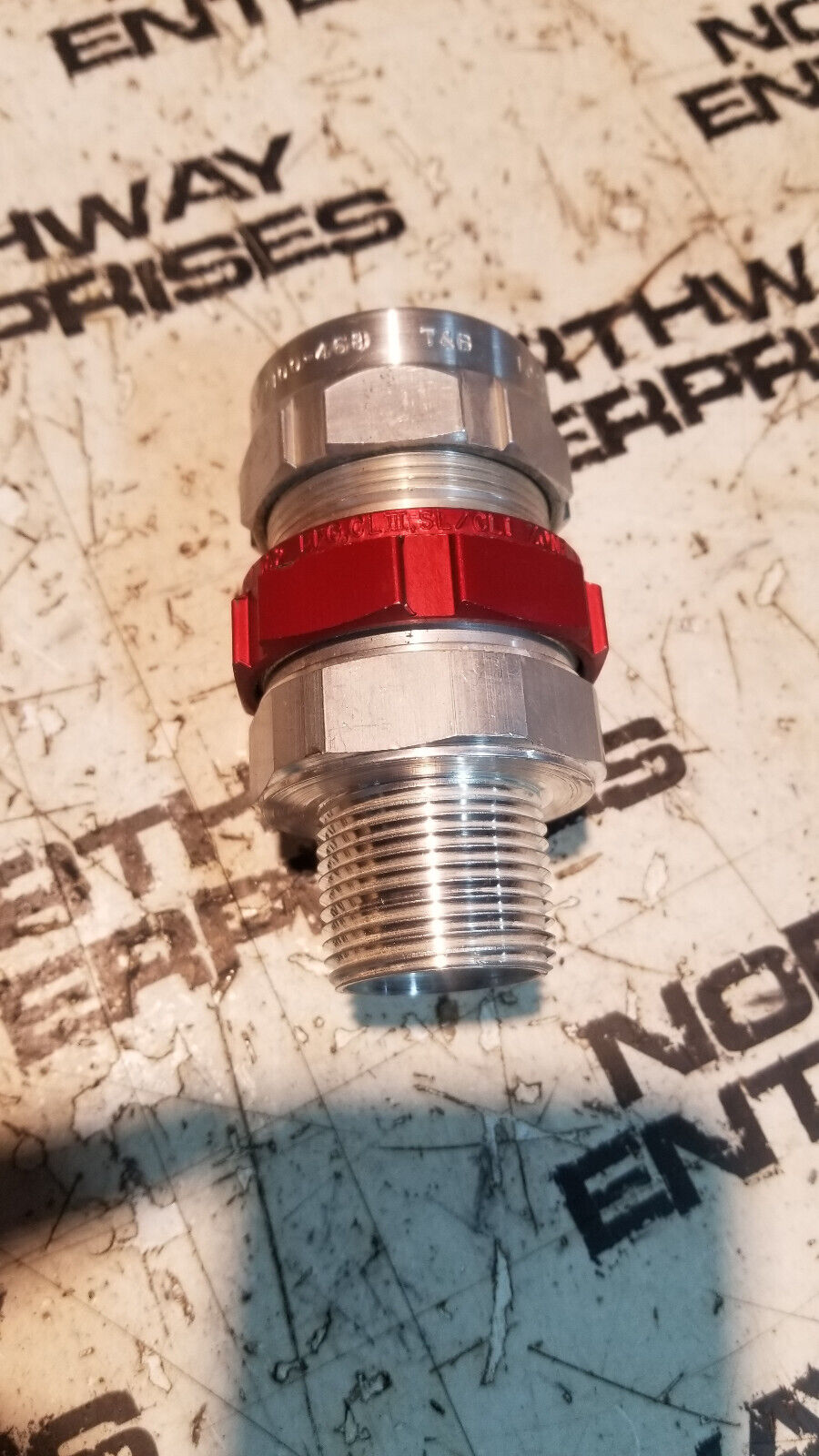 Thomas & Betts  STX100-468 1" CABLE FITTING