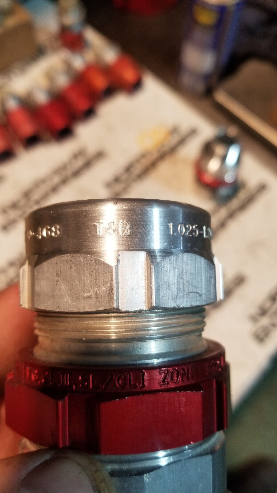 Thomas & Betts  STX100-468 1" CABLE FITTING