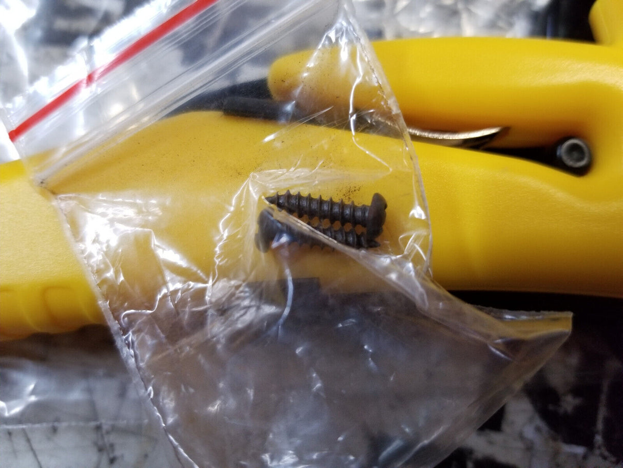 MAYDAY AA18-NU Window Punch - Seat Belt Cutter