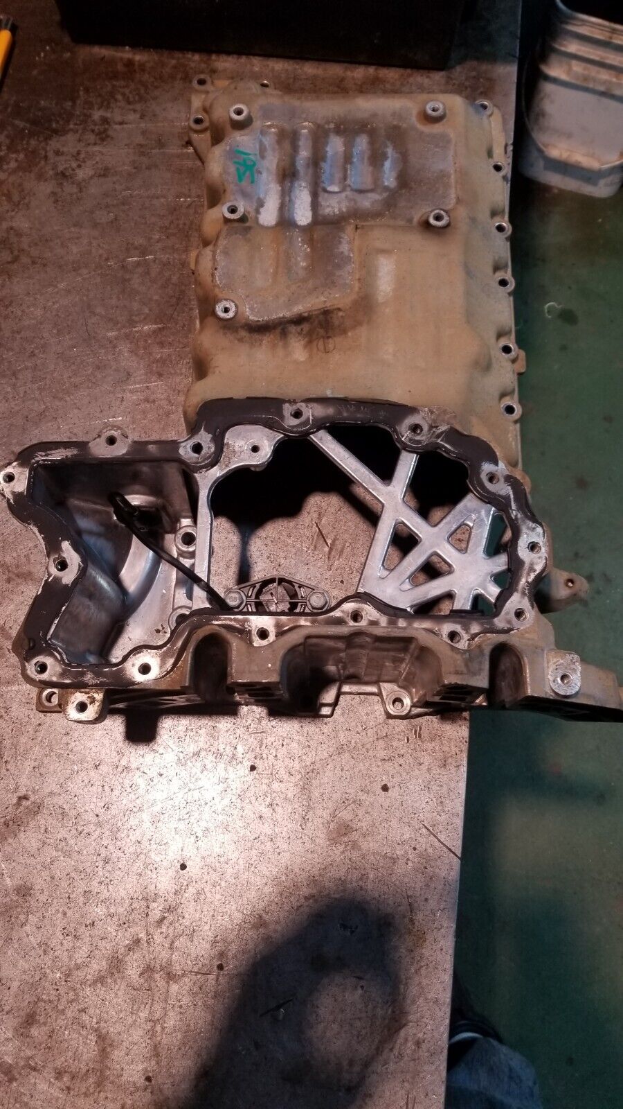 2.8L DURAMAX LWN Engine UPPER OIL PAN  24589120  55589326, 24585350