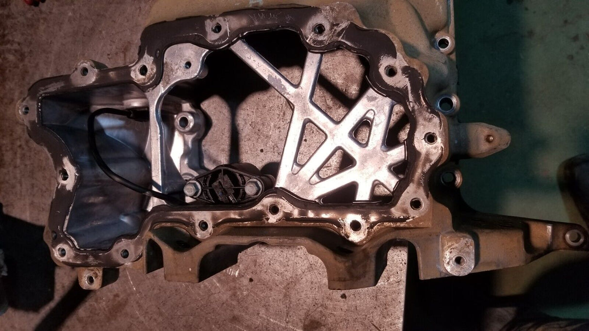 2.8L DURAMAX LWN Engine UPPER OIL PAN  24589120  55589326, 24585350