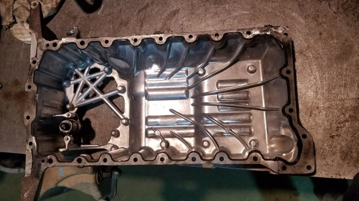 2.8L DURAMAX LWN Engine UPPER OIL PAN  24589120  55589326, 24585350