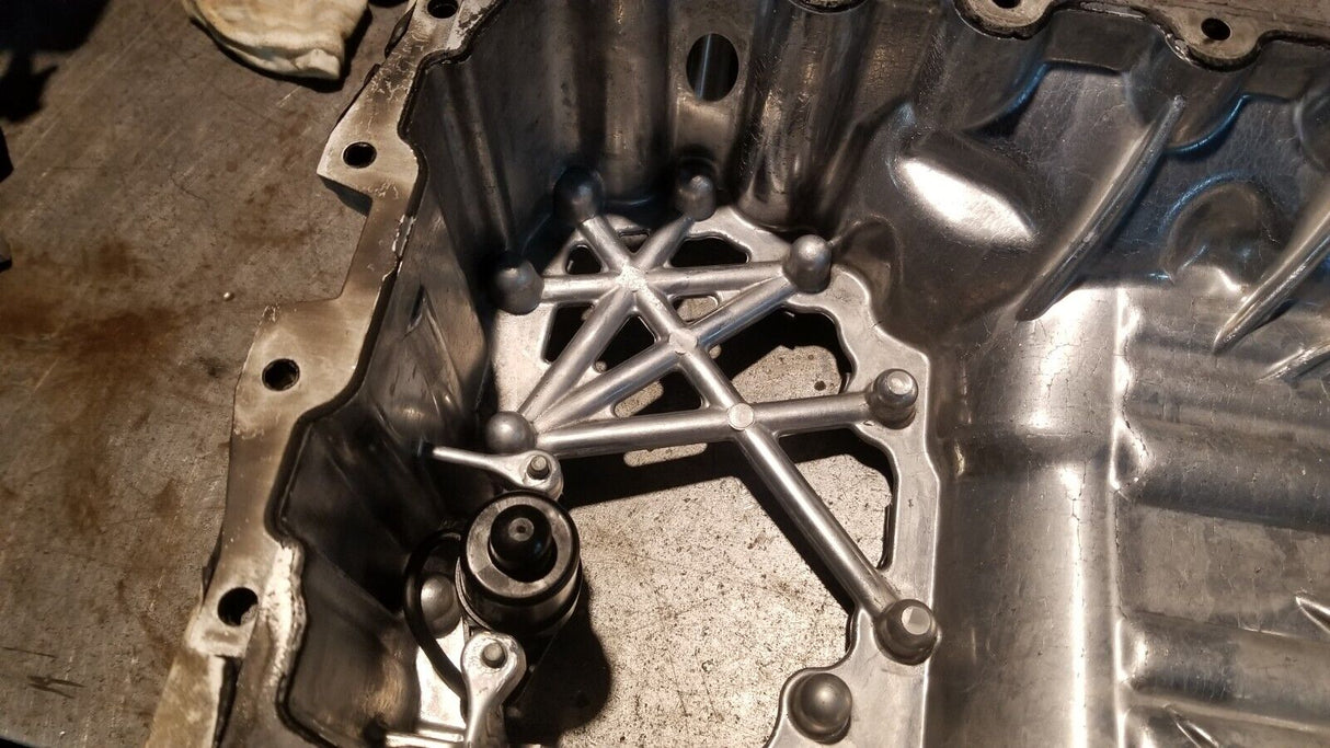 2.8L DURAMAX LWN Engine UPPER OIL PAN  24589120  55589326, 24585350