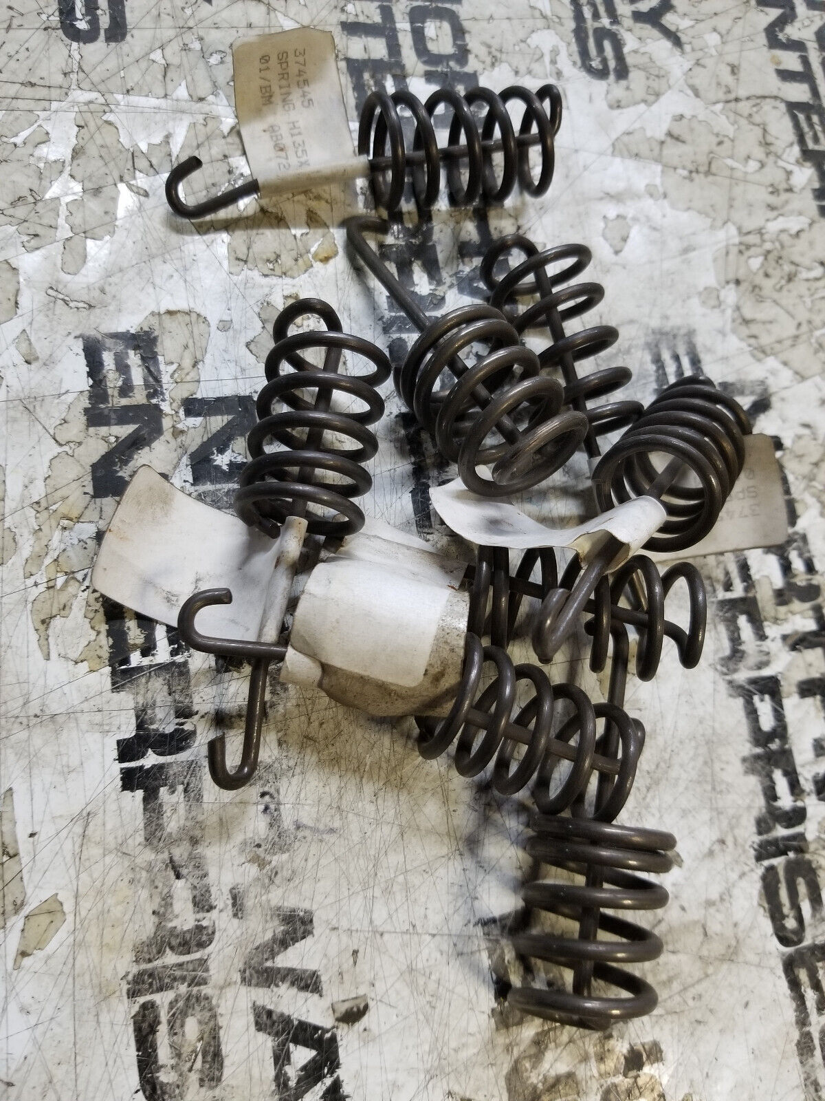 LOT OF 8 SPRINGS - 374545 Hyster Spring HY374545