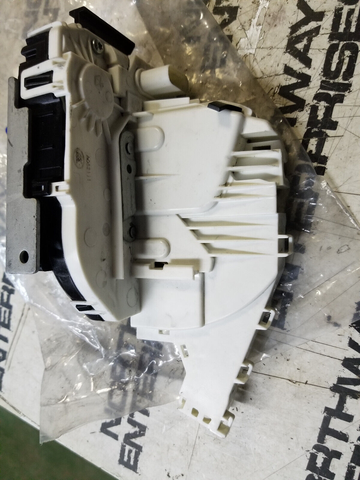 REAR RIGHT DOOR LATCH LOCK ACTUATOR OEM 04589914AF DODGE JOURNEY 2011 - 2020