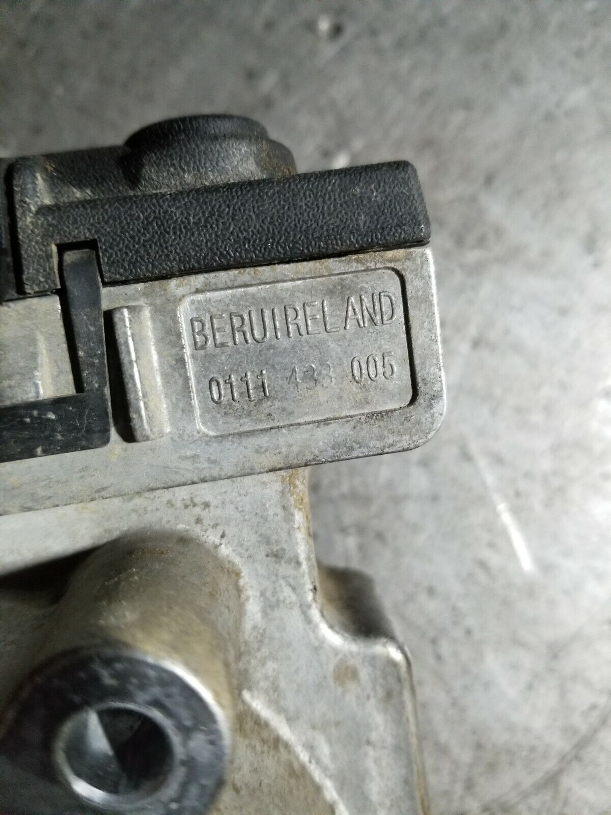 12601677 GM 11-16 2500 3500 HD 6.6L Diesel Turbo Pre Heater re15
