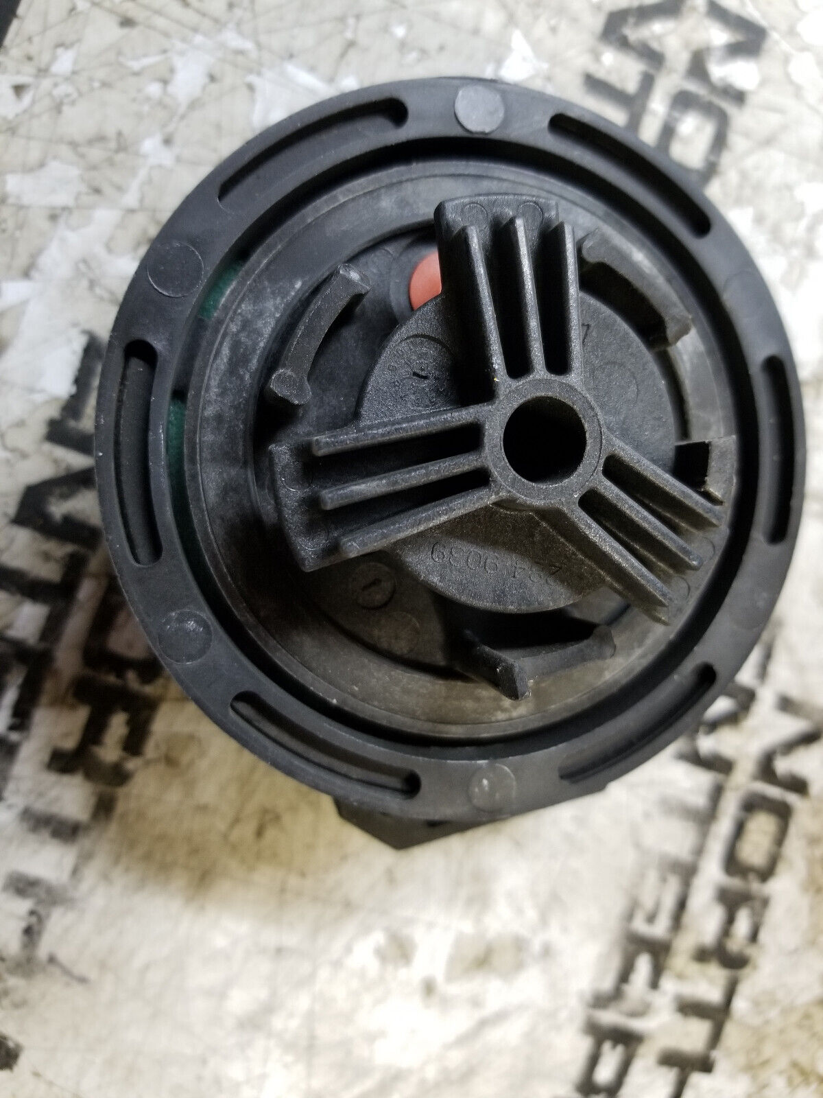 284-9039 Genuine OEM CATERPILLAR  Vented Cap for fuel strainer