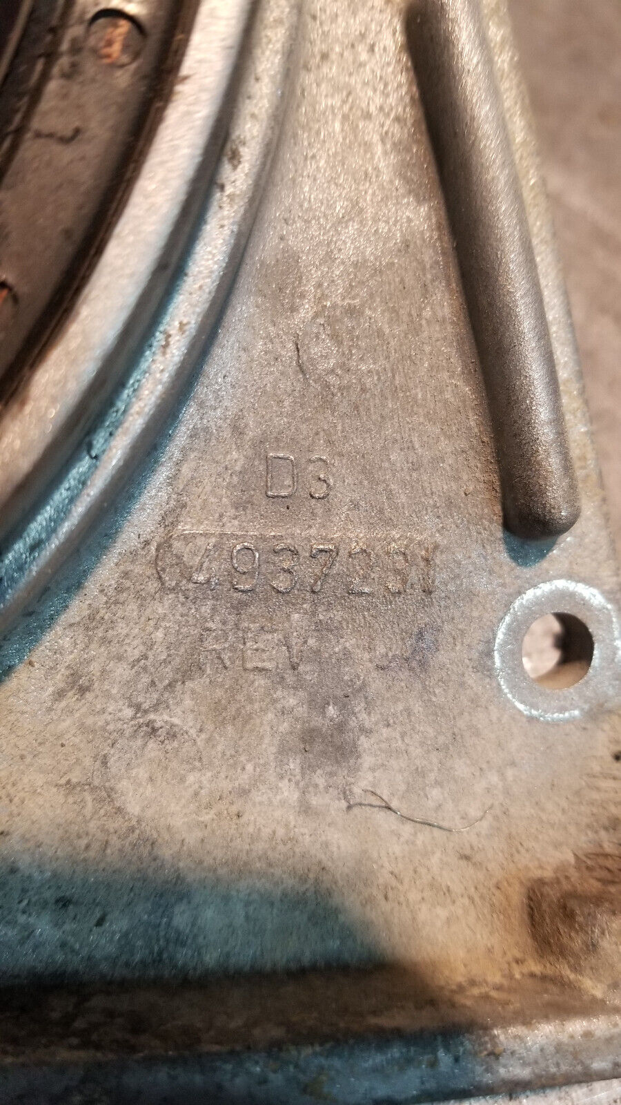 6.7l cummins rear main seal retainer 4937231