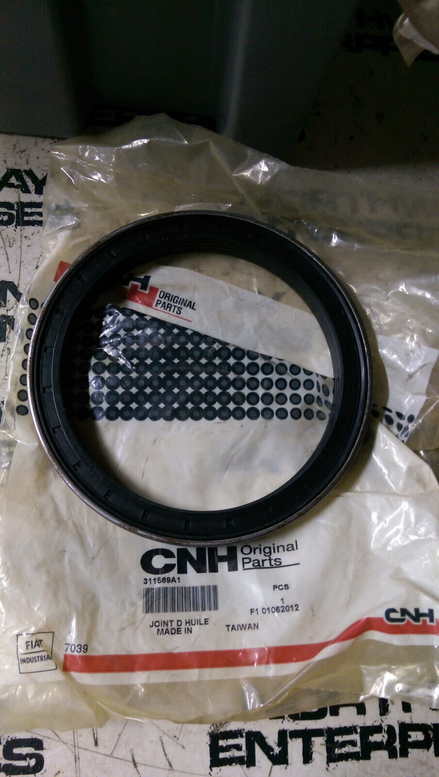 311589A1 CASE CNH SEAL