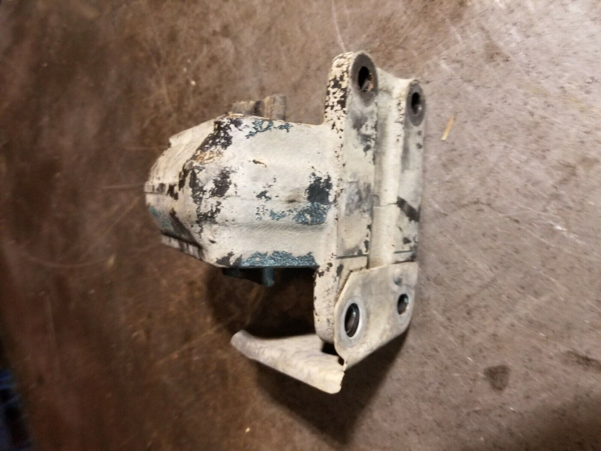52121814AD 6.7L 6.7 Cummins Engine Mount Bracket RH / Passenger side