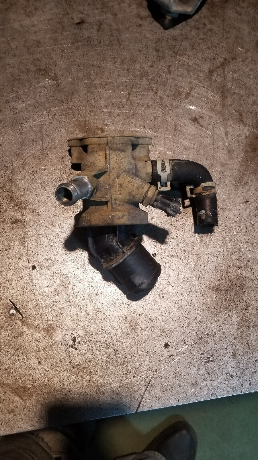 2.8L DURAMAX LWN THERMOSTAT HOUSING