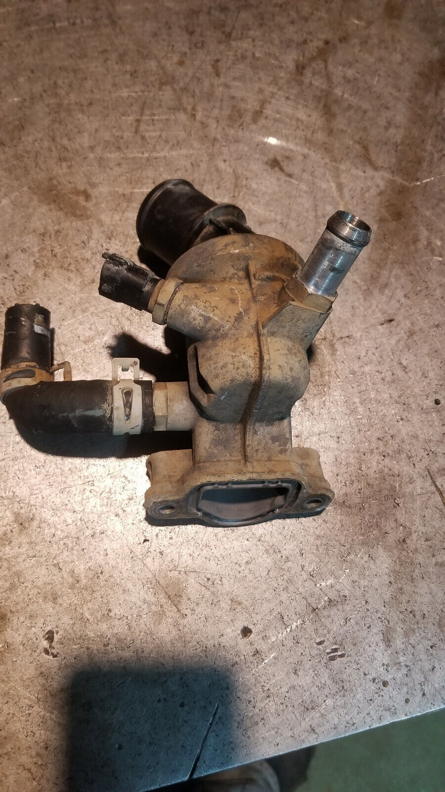 2.8L DURAMAX LWN THERMOSTAT HOUSING