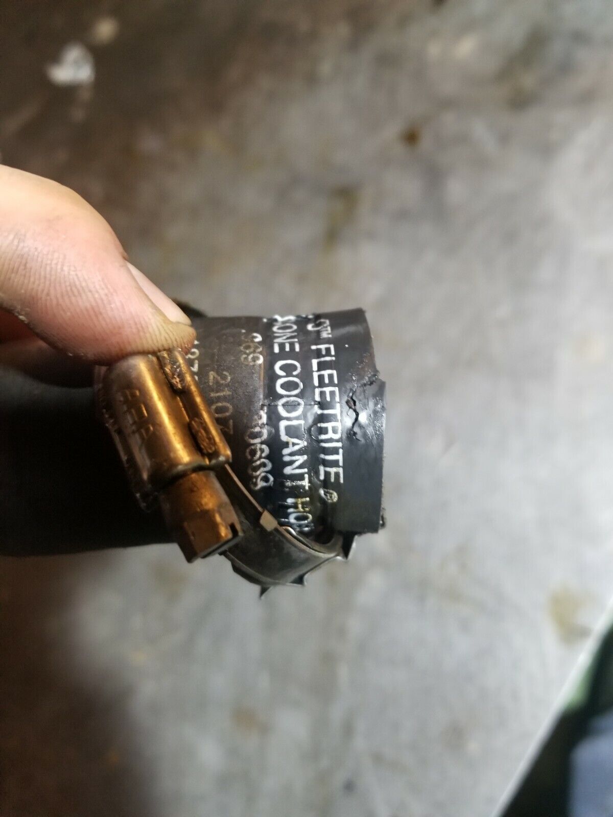 EGR Coolant OUTLET Line 8C3Z-9F468-B 1875136C92 8C34-9F468-CA