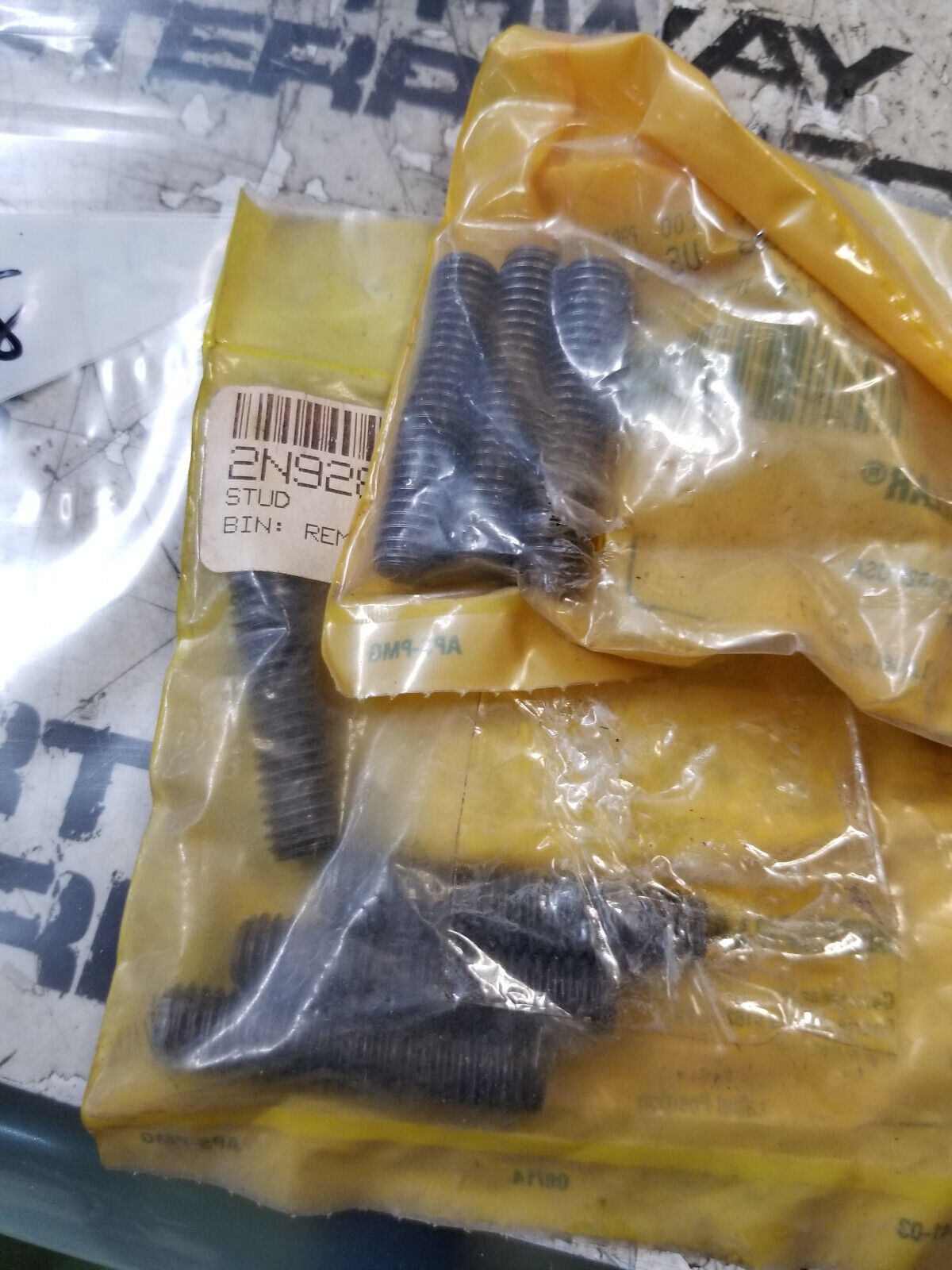 LOT OF 7 - 2N-9288 CATERPILLAR STUD 2N9288